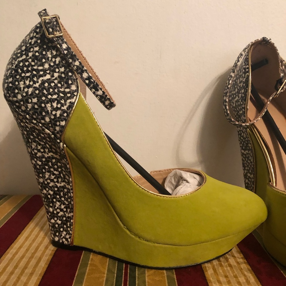 Wedge Heels - Picture 4 of 8
